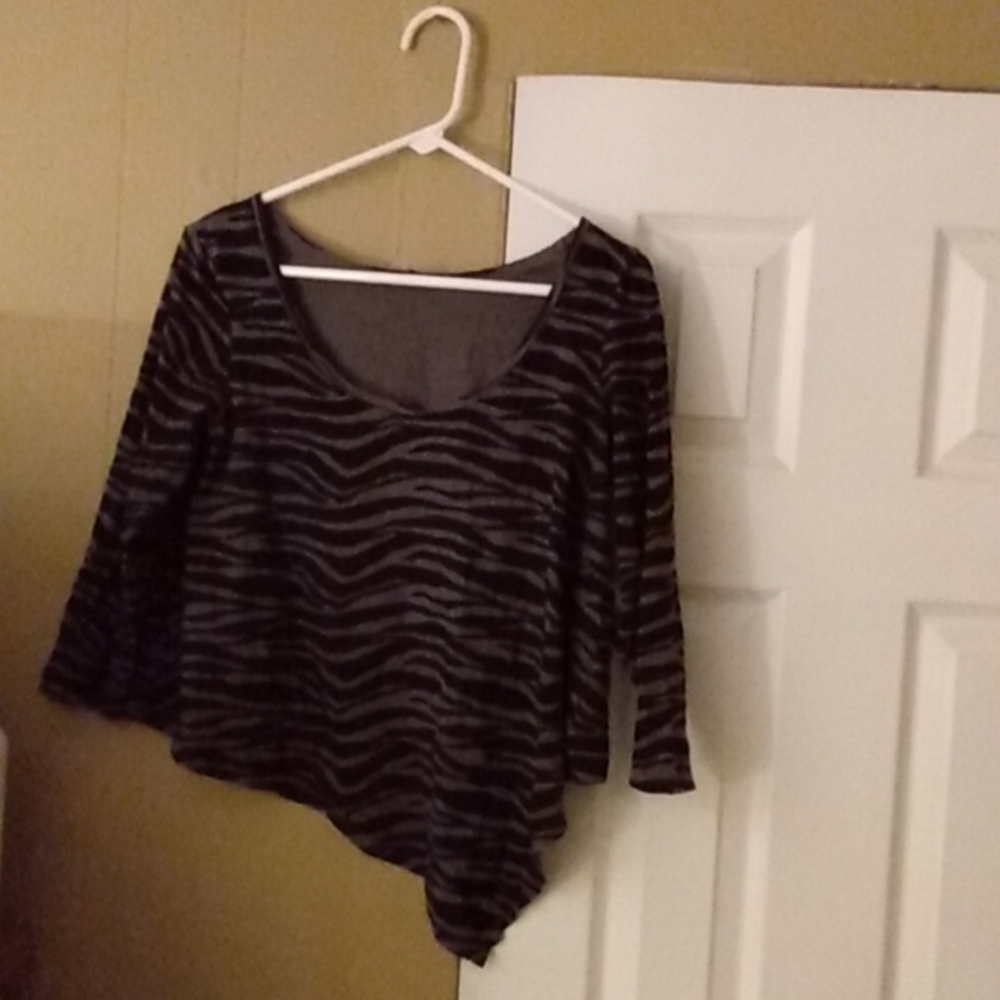 Women's Black Grey Size Medium Cropped Top.